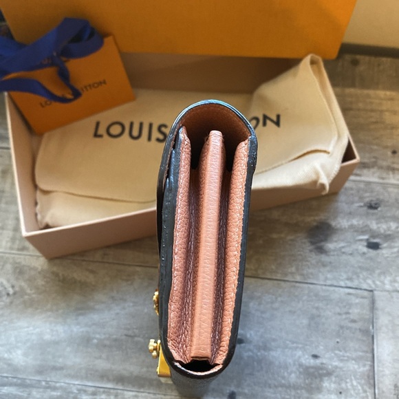 Louis Vuitton Pink Pallas Wallet 💕 - Picture 6 of 15